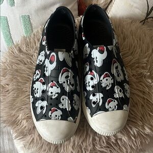 Black and White Skull Pattern Slip-On Sneakers